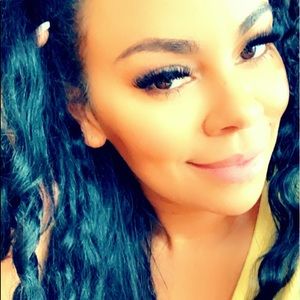 Meet your Posher, Charee